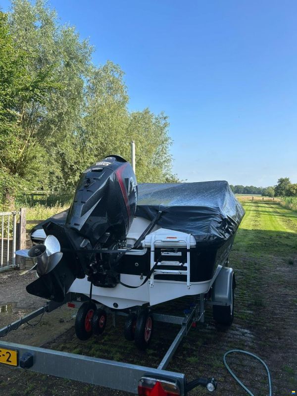 Four Winns H180 outboard