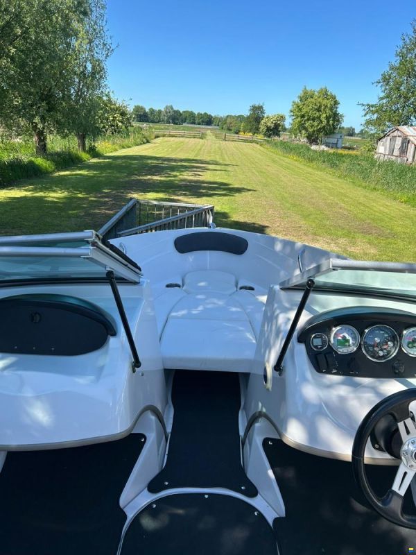 Four Winns H180 outboard