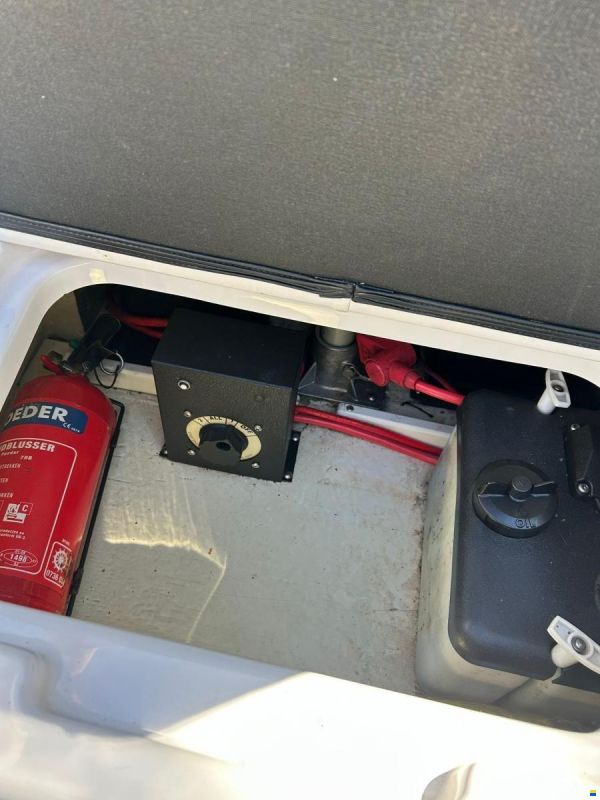 Four Winns H180 Bowrider outboard