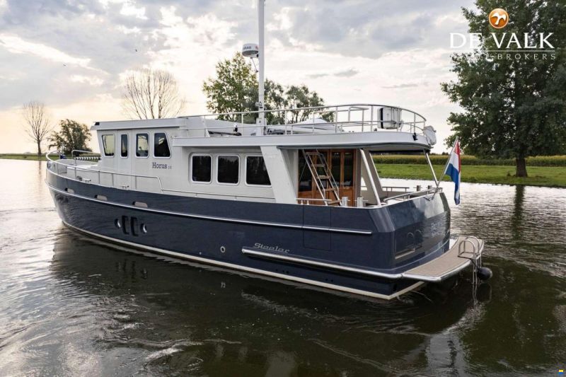 Steeler Yachts Explorer 50 Pilothouse
