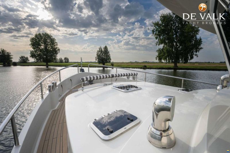 Steeler Yachts Explorer 50 Pilothouse