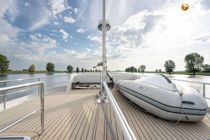 Steeler Yachts Explorer 50 Pilothouse