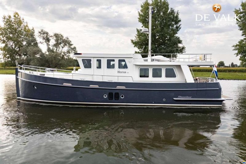 Steeler Yachts Explorer 50 Pilothouse