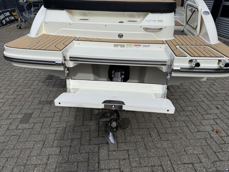 Sea Ray SPX 210