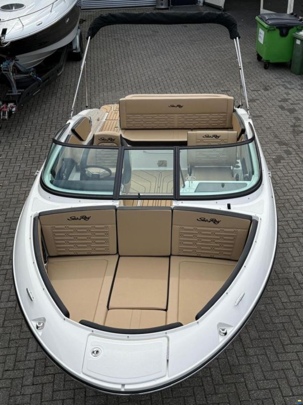 Sea Ray SPX 210