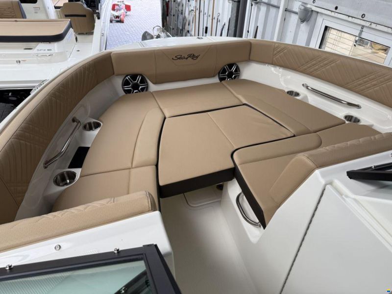 Sea Ray SDX 250 Outboard