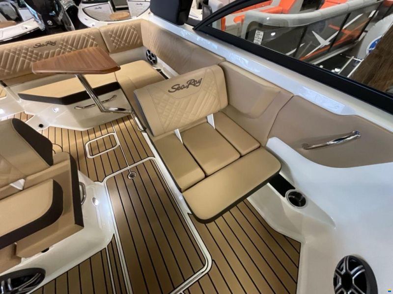 Sea Ray SDX 250 Outboard