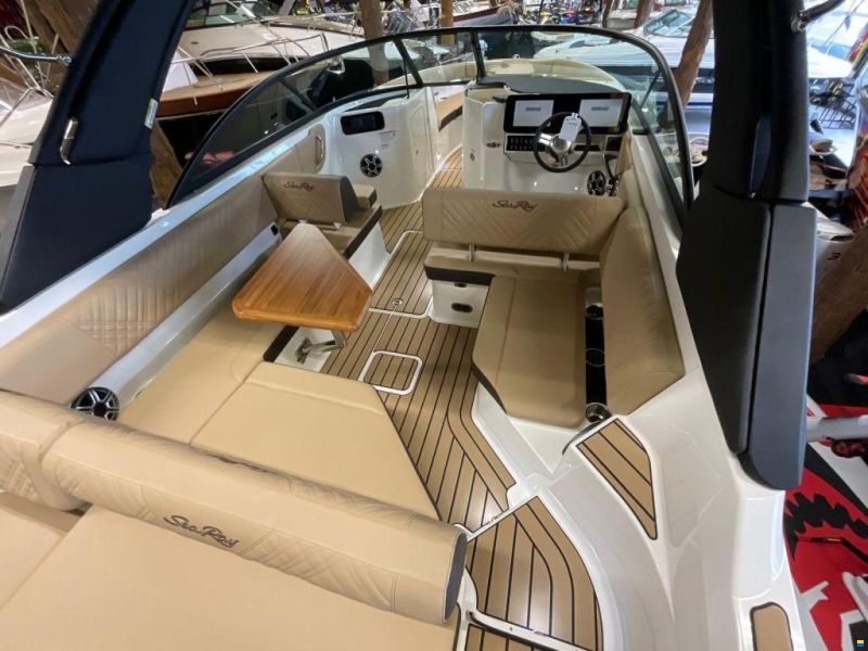 Sea Ray SDX 250 Outboard