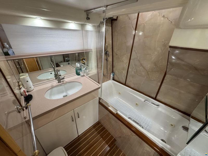 Fairline Squadron 62