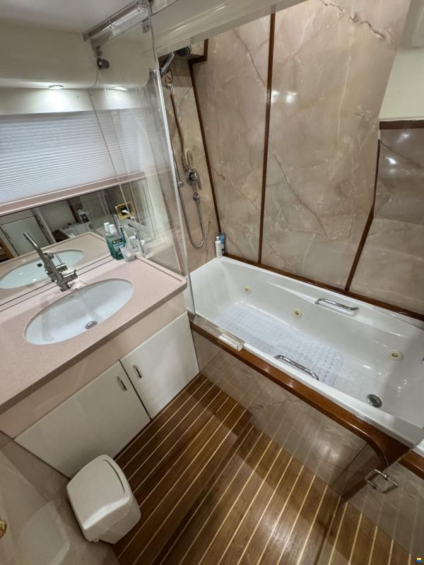 Fairline Squadron 62