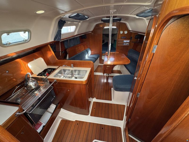 Beneteau Oceanis 321 Jubilee