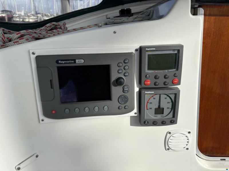 Beneteau Oceanis 321 Jubilee