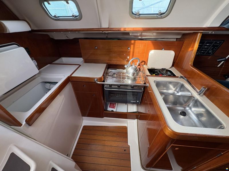 Beneteau Oceanis 321 Jubilee