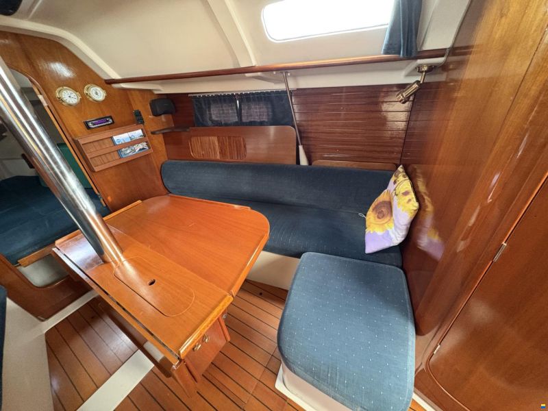 Beneteau Oceanis 321 Jubilee
