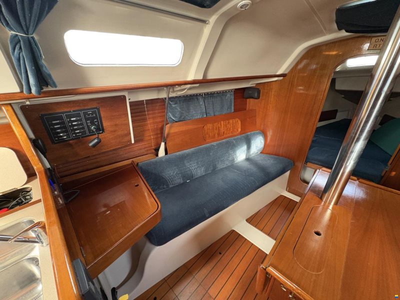 Beneteau Oceanis 321 Jubilee
