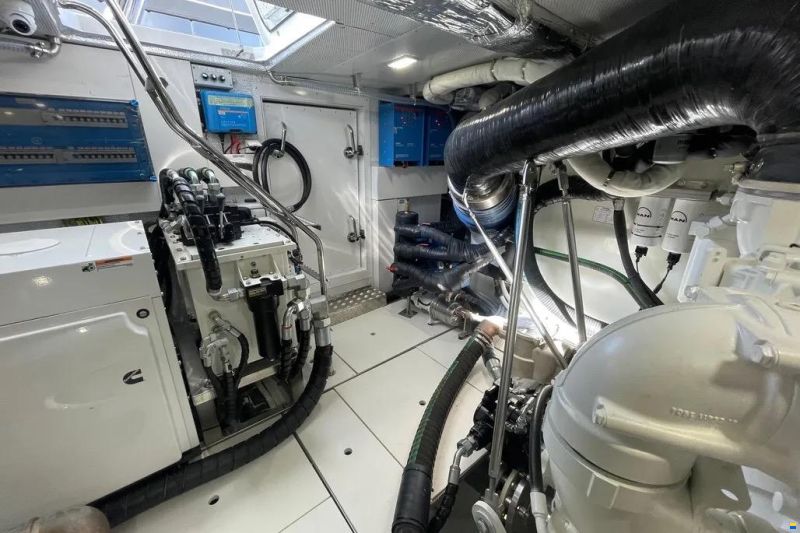 Galeon 700 Sky