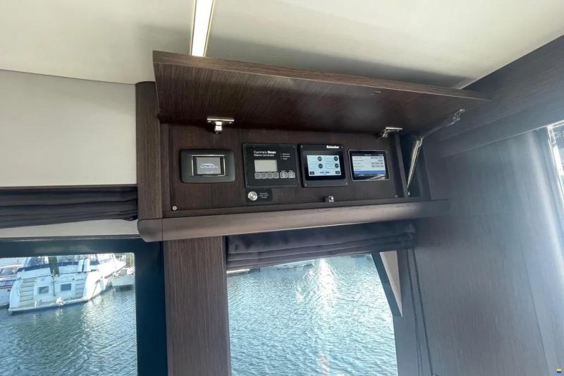 Galeon 700 Sky