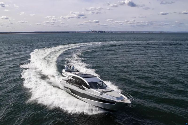 Galeon 700 Sky