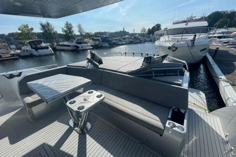 Galeon 700 Sky