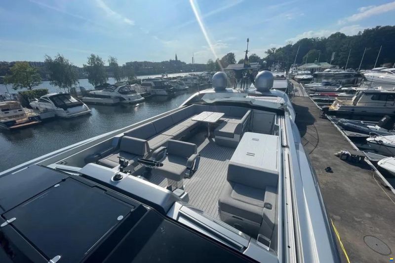 Galeon 700 Sky