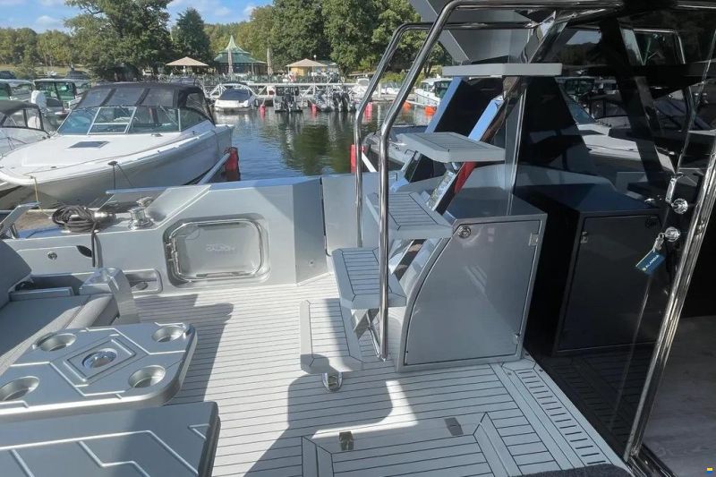 Galeon 700 Sky