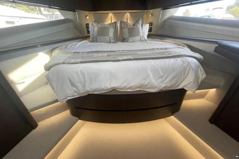 Galeon 700 Sky