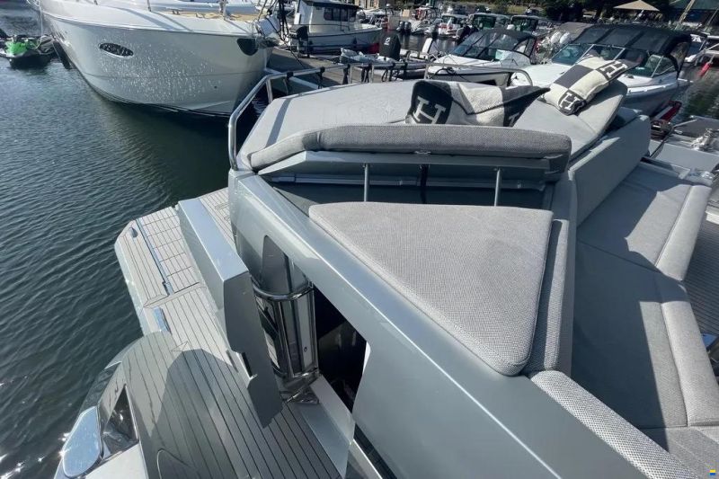 Galeon 700 Sky