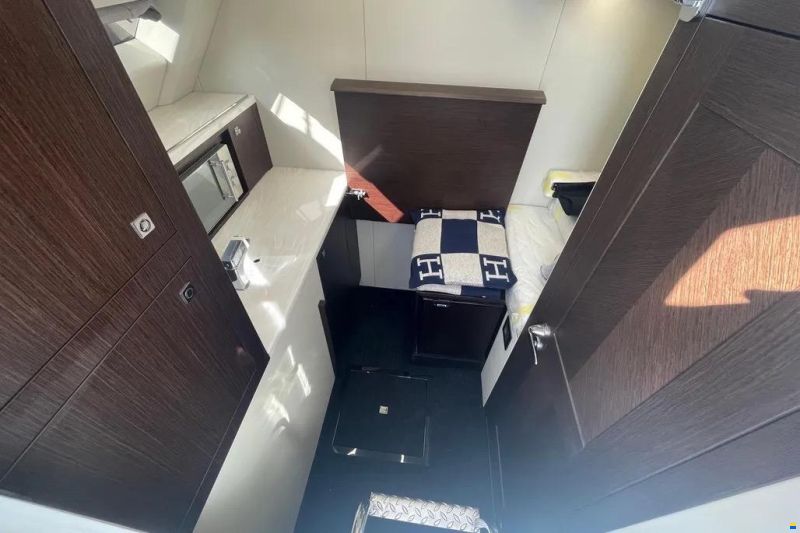 Galeon 700 Sky