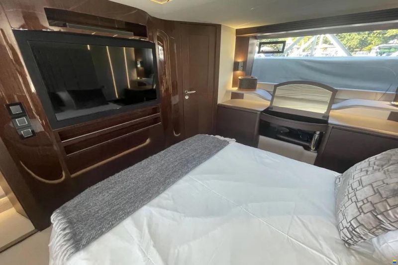 Galeon 700 Sky
