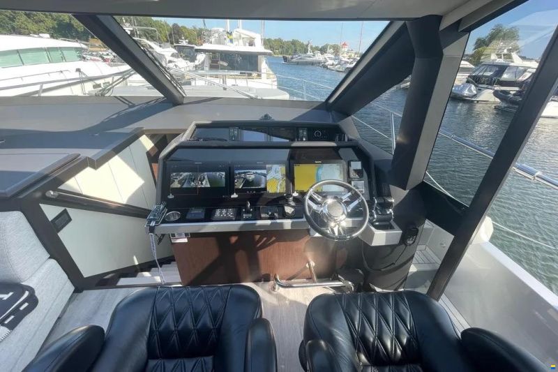 Galeon 700 Sky