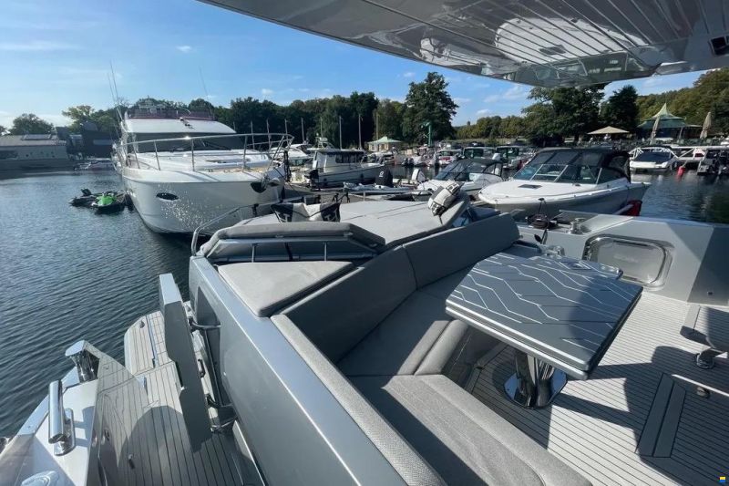 Galeon 700 Sky
