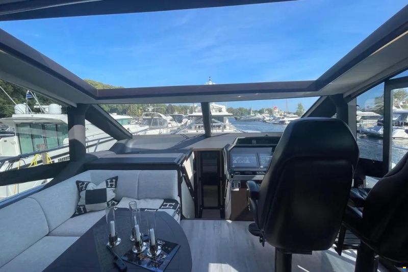 Galeon 700 Sky