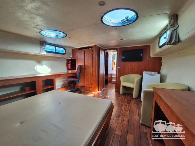 Nicols Yacht Sixto Prestige
