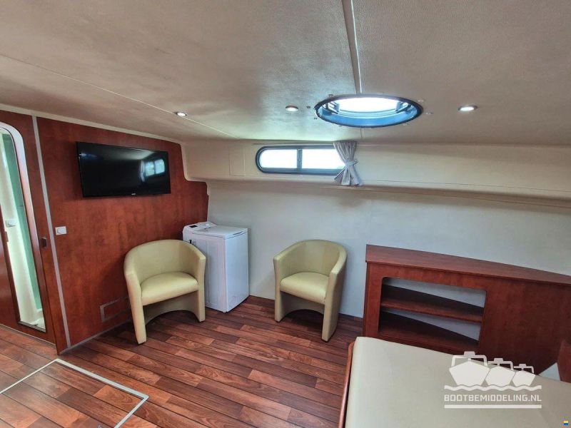 Nicols Yacht Sixto Prestige