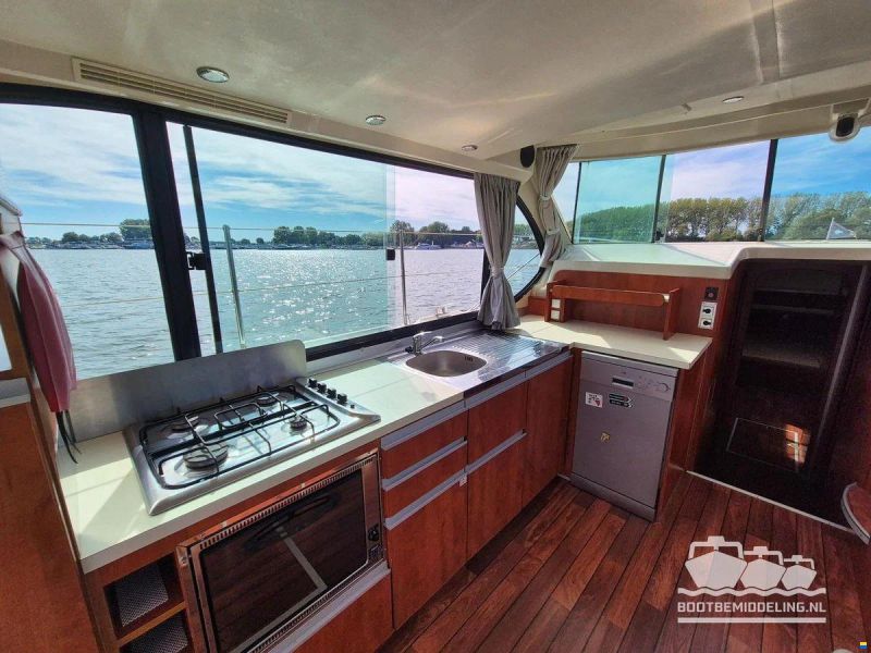 Nicols Yacht Sixto Prestige