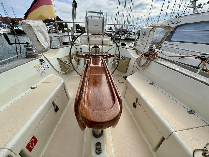 Freedom 44