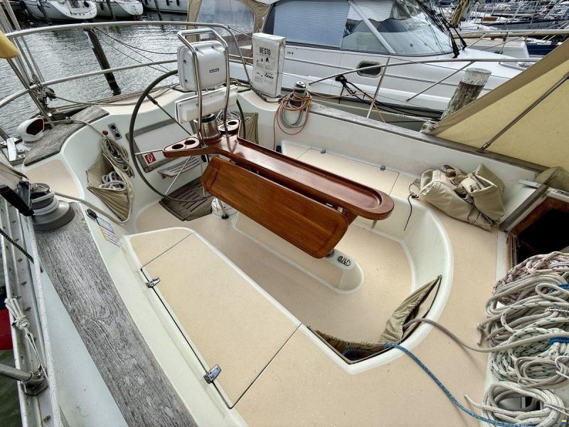 Freedom 44