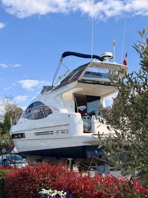 Azimut 42 Fly