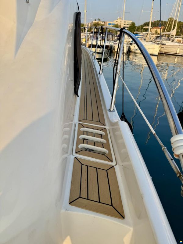 Azimut 42 Fly