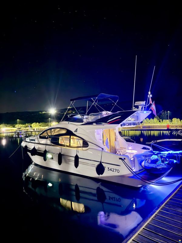 Azimut 42 Fly