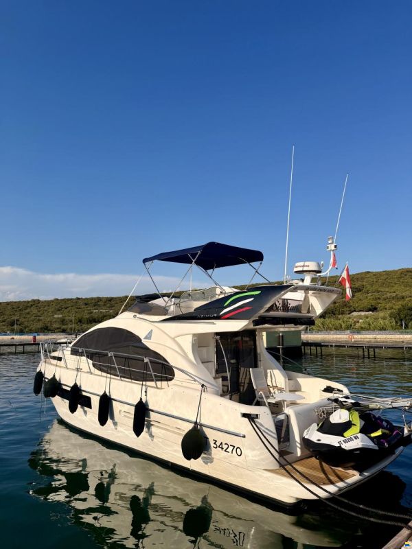 Azimut 42 Fly