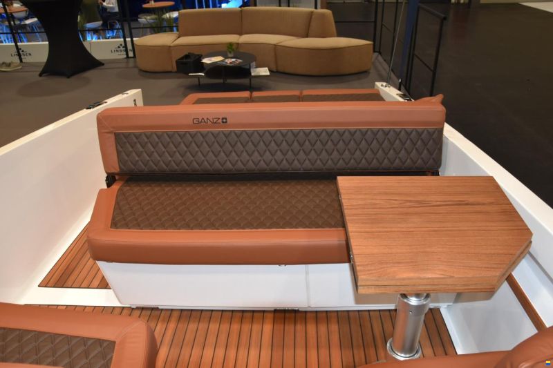 Ganz Boats Ovation 7X Cabin