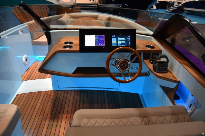 Ganz Boats Ovation 7X Cabin