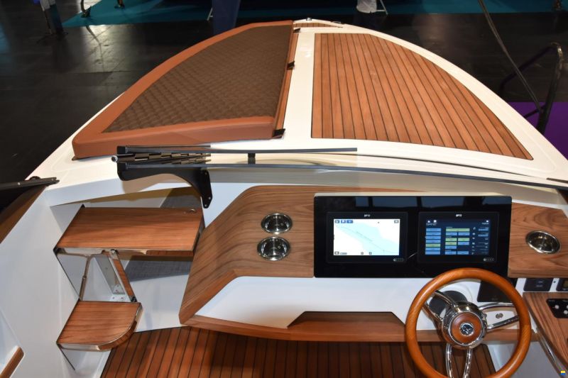 Ganz Boats Ovation 7X Cabin