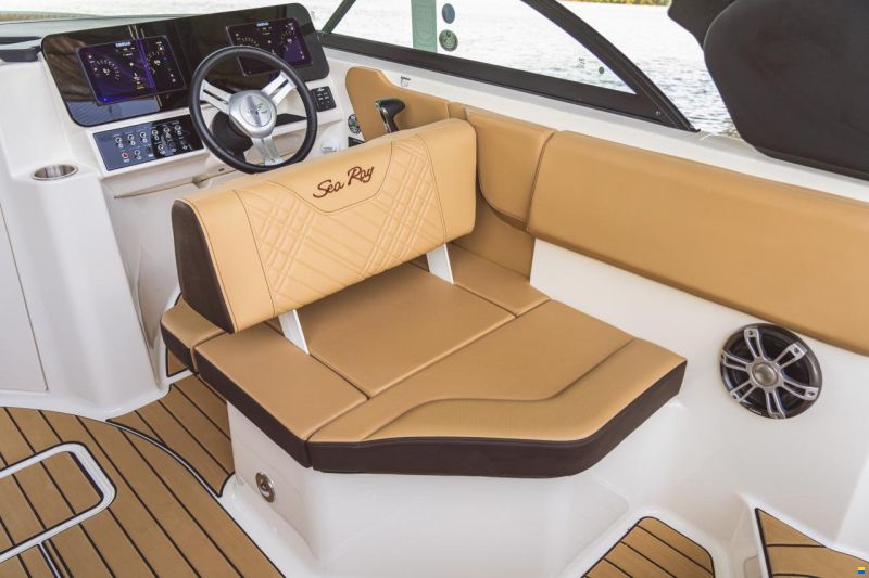 Sea Ray SDX230E & Trailer