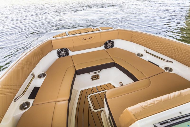 Sea Ray SDX230E & Trailer