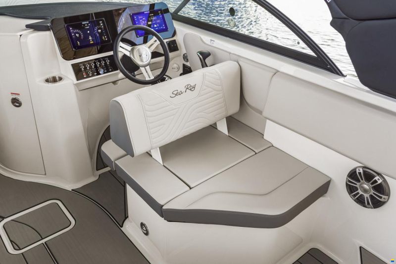 Sea Ray SDX230E SURF & Trailer
