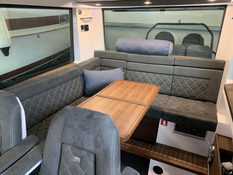 Axopar 37 Cabin
