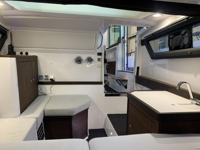 Axopar 37 Cabin