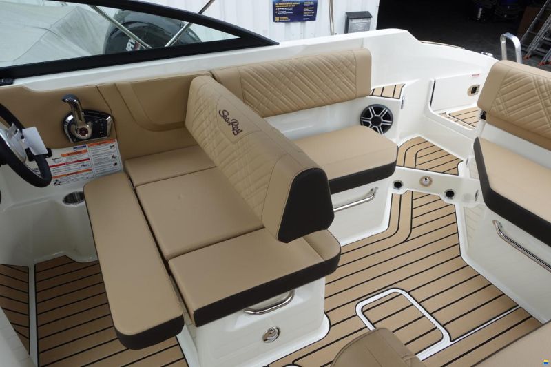 Sea Ray SDX250E & Trailer